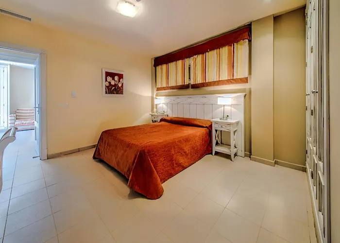 皮德拉玛尔公寓 * 科尼尔-德拉弗龙特拉